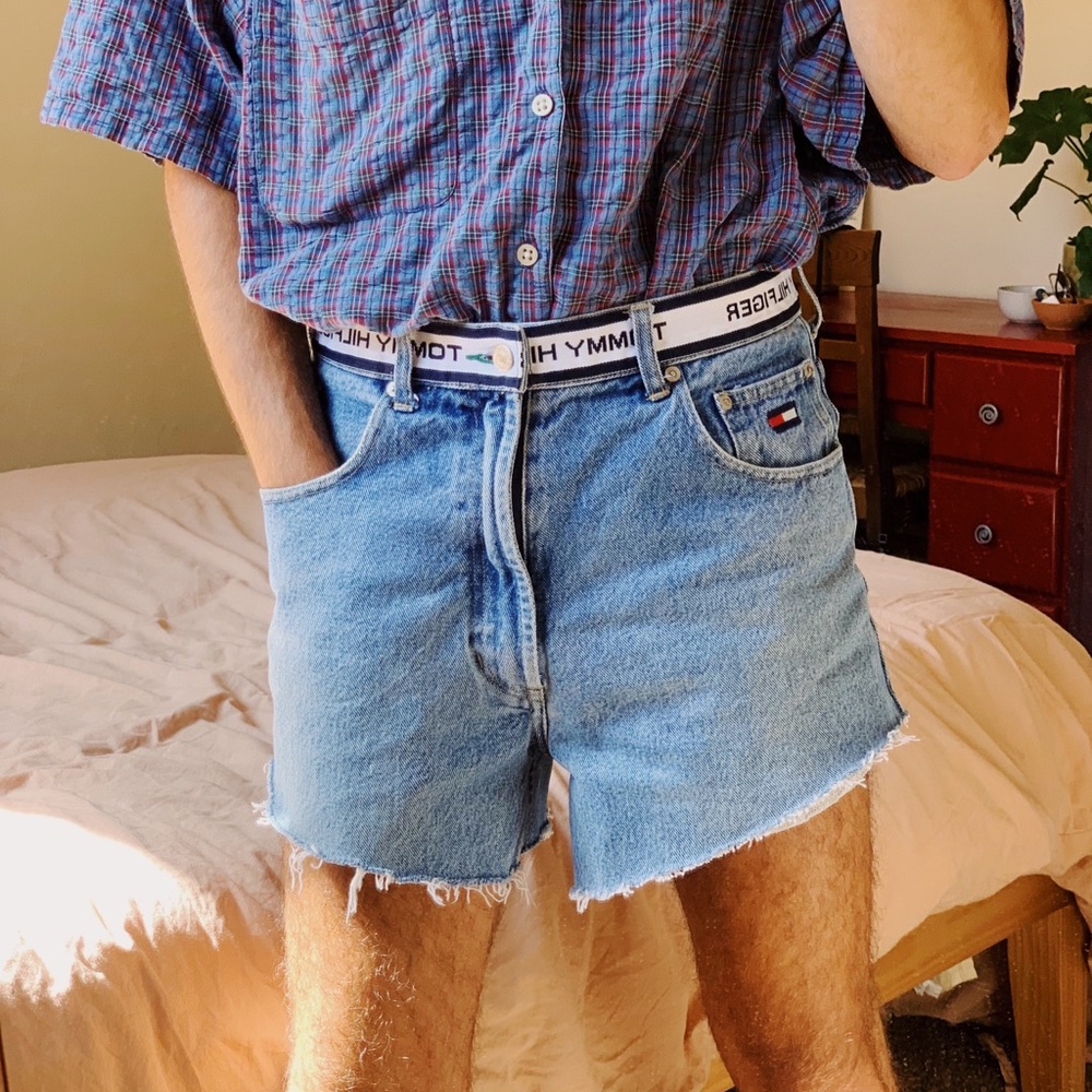 tommy hilfiger frayed light wash denim jean shorts